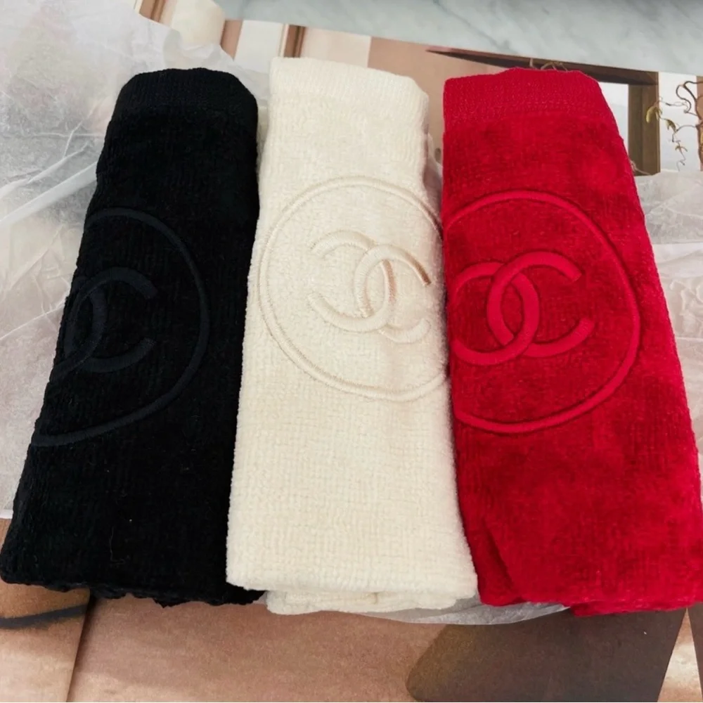 Chanel‎ makeup towel/washcloth set